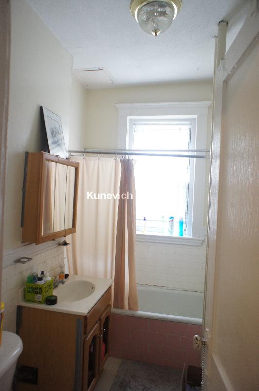 Building Photo - 159 Kelton St