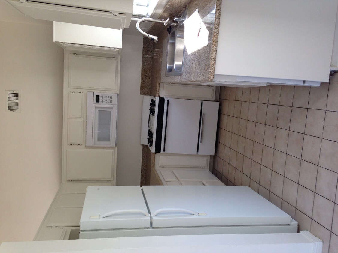 425 S Doheny Dr Unit 2, Beverly Hills, CA 90211 Apartments in Beverly