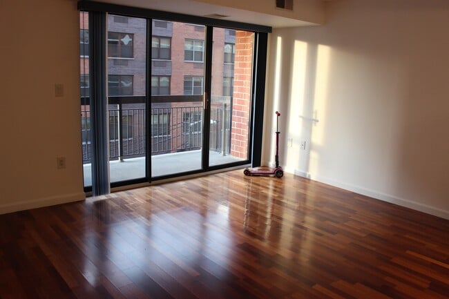 Building Photo - 759 2nd St
