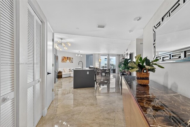 Foto del edificio - 9821 E Bay Harbor Dr