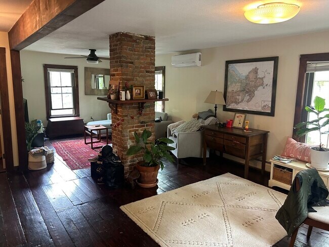Foto del edificio - 10 Cogswell Ave
