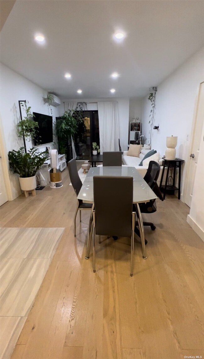 629898 Woodhaven Blvd, Queens, NY 11379 Room for Rent in Queens, NY