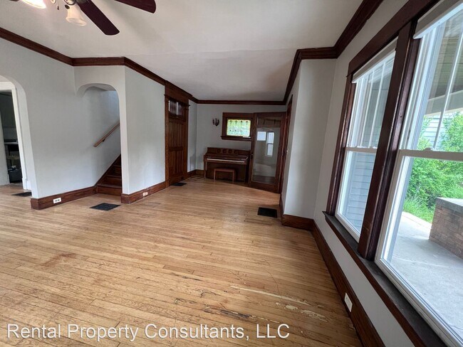 Building Photo - 3 br, 1 bath House - 1555 Lake Dr. SE