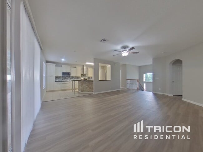 Building Photo - 2803 Eagle Lake Dr