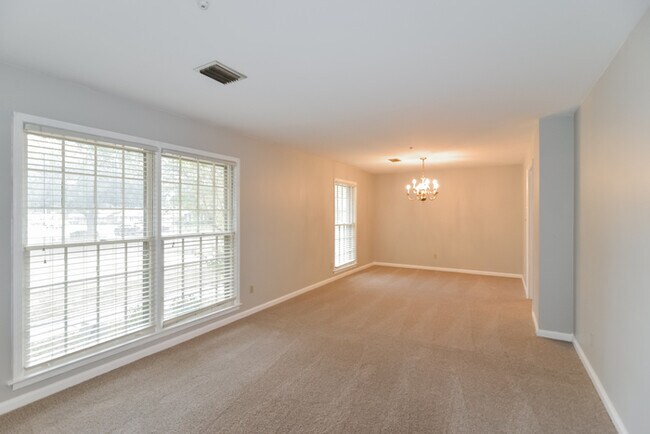 Building Photo - 3 Bedroom on Ramsey Rd