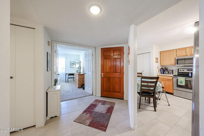 Foto del edificio - 9430 E Mission Ln