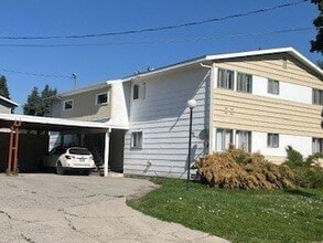 Building Photo - 927 S Black Ave