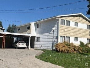 Building Photo - 927 S Black Ave
