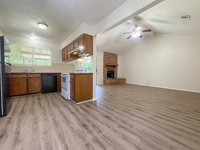 Building Photo - 1912 Ramada Dr
