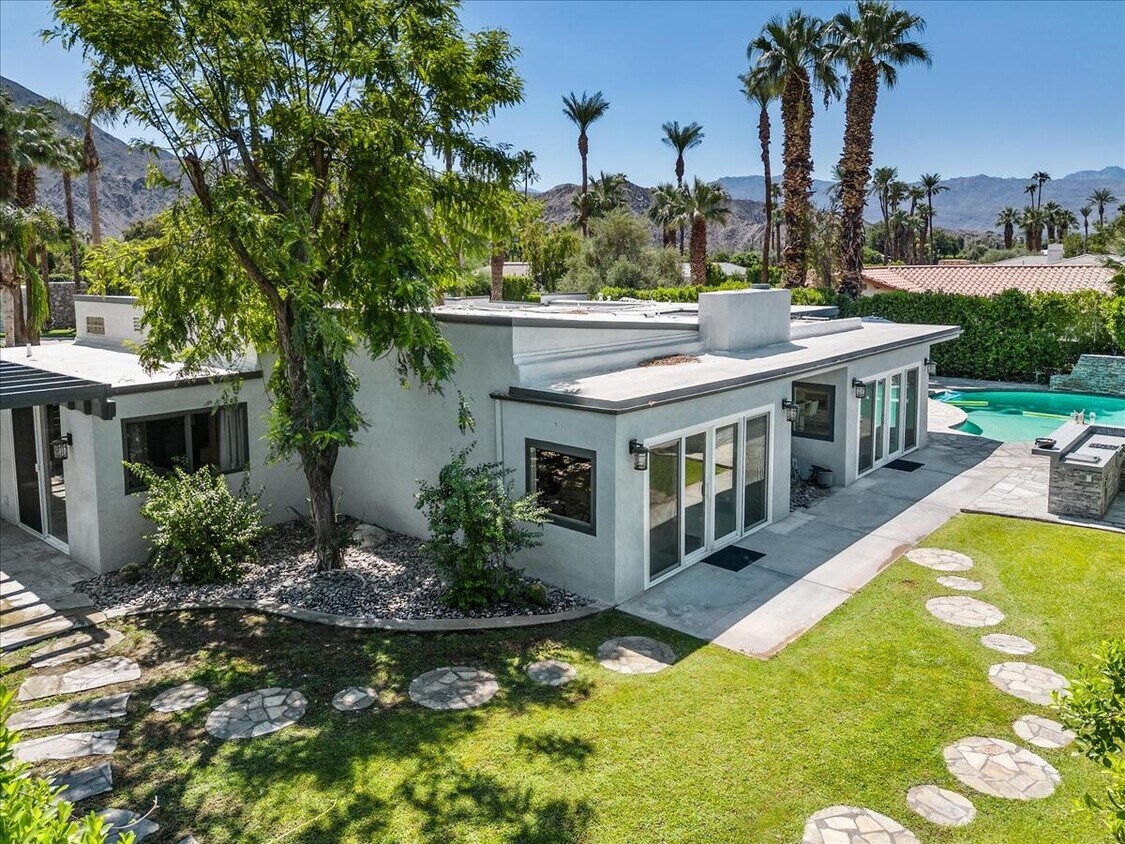 Primary Photo - 76140 Fairway Dr