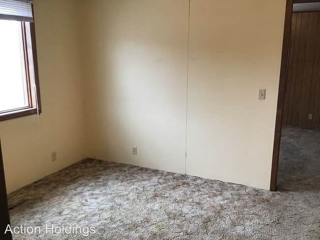 Building Photo - 3 br, 1 bath House - 1011 Main St