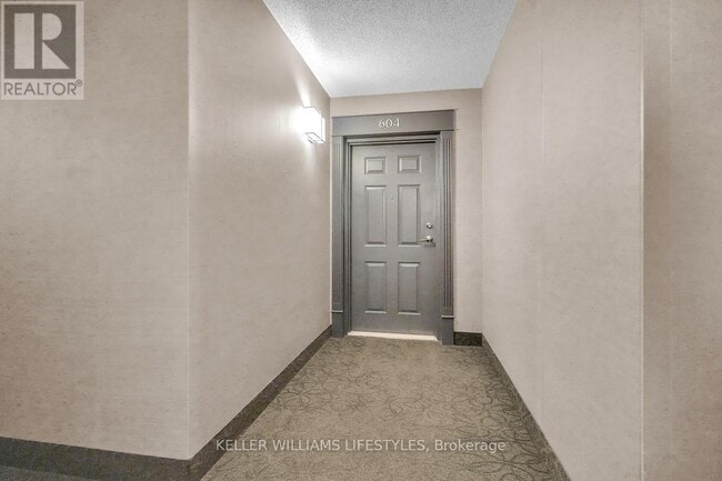 Building Photo - 549 Ridout St N