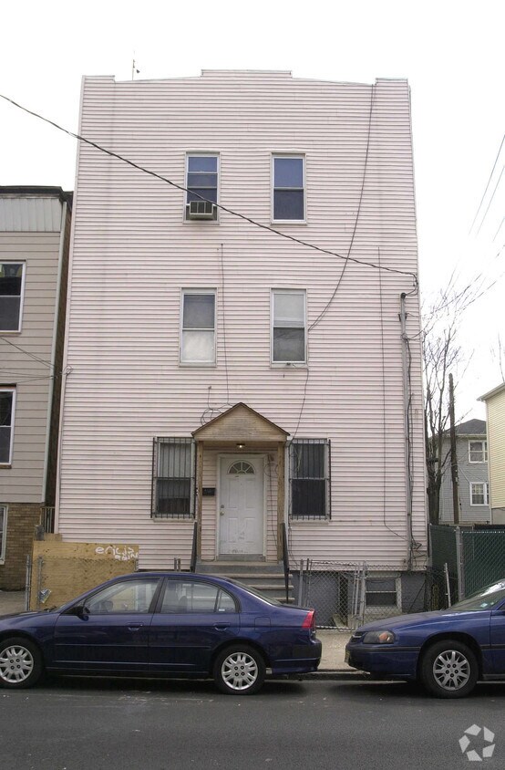 Building Photo - 182 Webster Ave