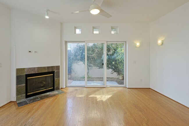 Foto del edificio - 2 Bed / 2.5 Bath Condo – Walk to Balboa Park!
