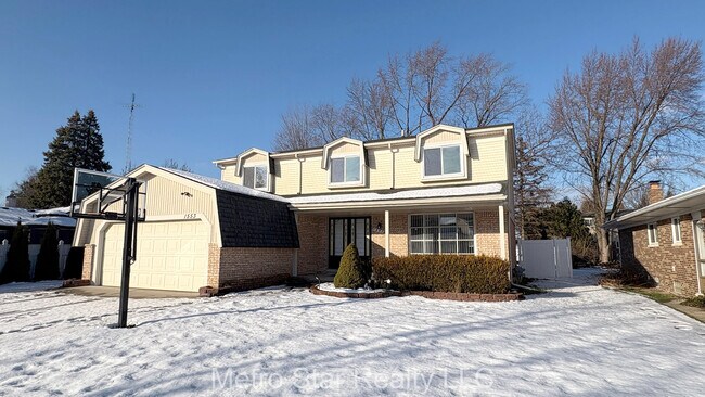 Foto del edificio - 1553 Lakewood Dr