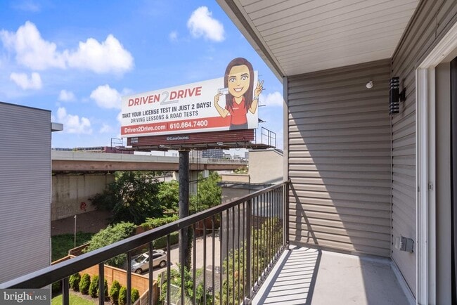 Building Photo - 408 N Front St