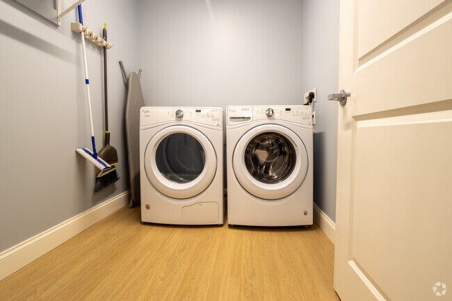 2BR, 2BA - 1,074SF - In-Unit Laundry - Pointe Place Development