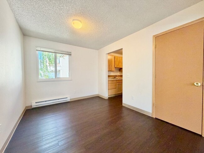 Building Photo - 10525 Midvale Ave N