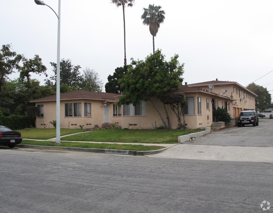Foto principal - 8145-8147 1/2 E. 4th St.
