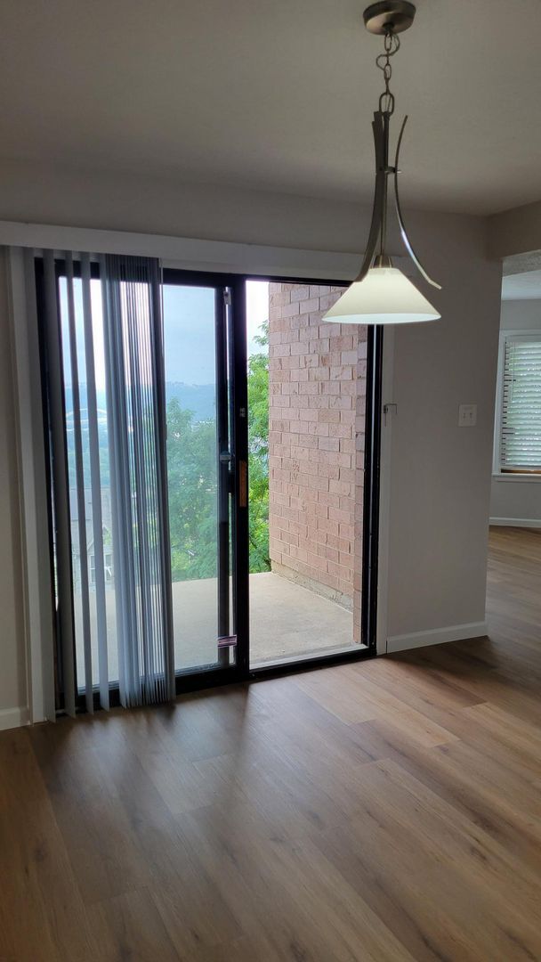 Building Photo - Amazing North Side Condominium