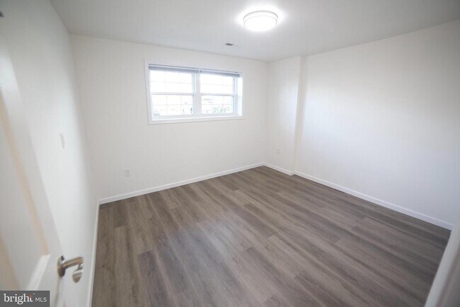 Foto del edificio - 8492 Tackhouse Loop