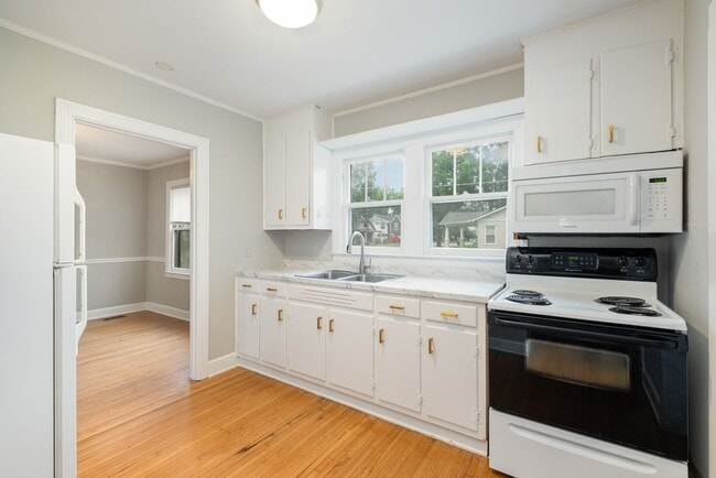 Building Photo - Charming Renovated Home Near MTSU – 3 Bed ...