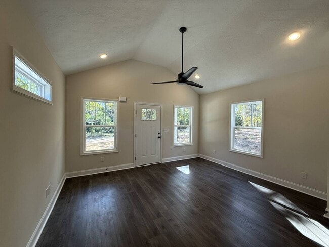 Building Photo - 146 Cooley Rd