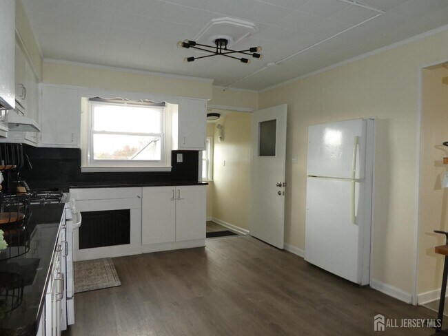 Building Photo - 1354 Stelton Rd