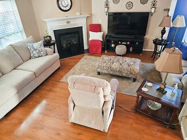 Foto del edificio - 333 Tall Shadows Ln