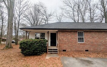 Building Photo - 215 Green Acre Ln