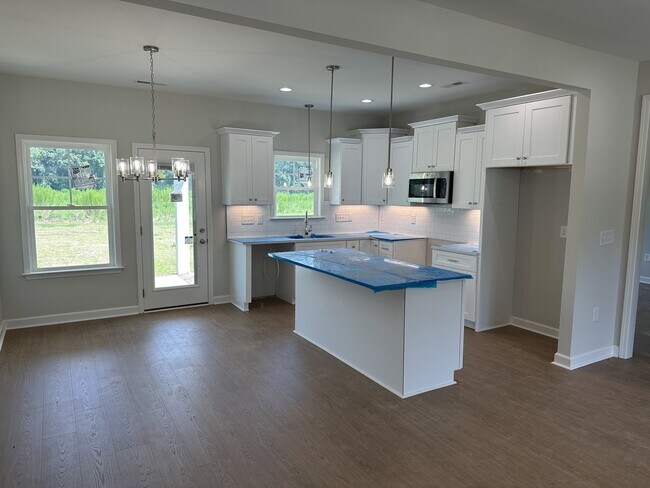 Foto del edificio - 411 Creeks Edge Dr