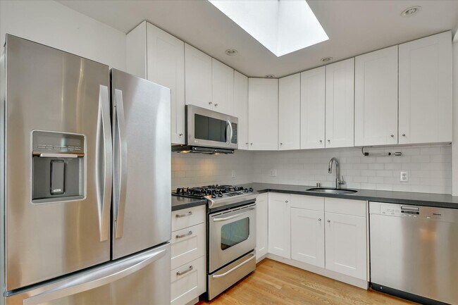 Building Photo - 37 Adair St