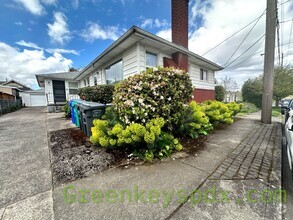 Building Photo - 7521 N Williams Ave