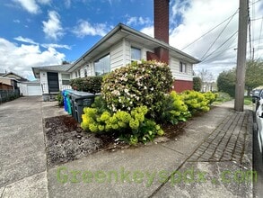 Building Photo - 7521 N Williams Ave