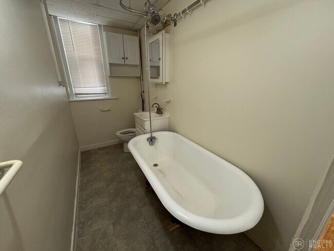 Building Photo - 364 Riverway