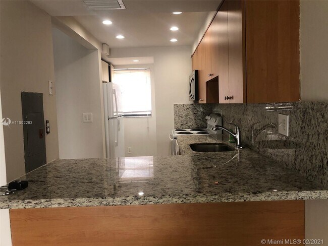 Foto del edificio - 2692 W 60th St