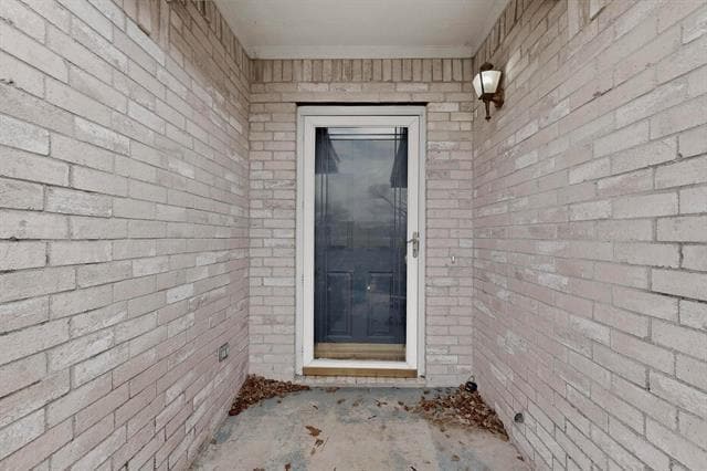 Building Photo - 721 Somerset Dr