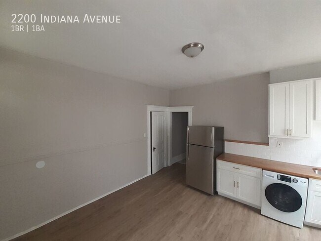 Building Photo - Huge one bedroom in Fox Park Neighborhood