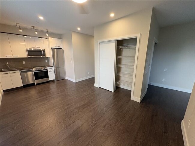 Building Photo - 45513-45513 Market Way
