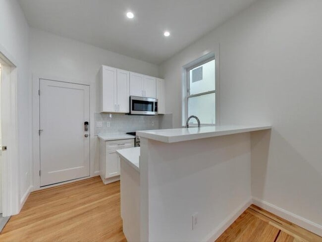 Building Photo - 1 bedroom in San Francisco CA 94133