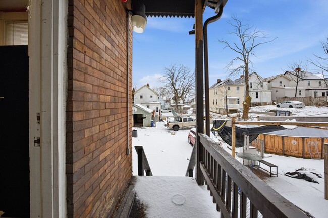 Building Photo - 1114-1118-1118 Sutherland St