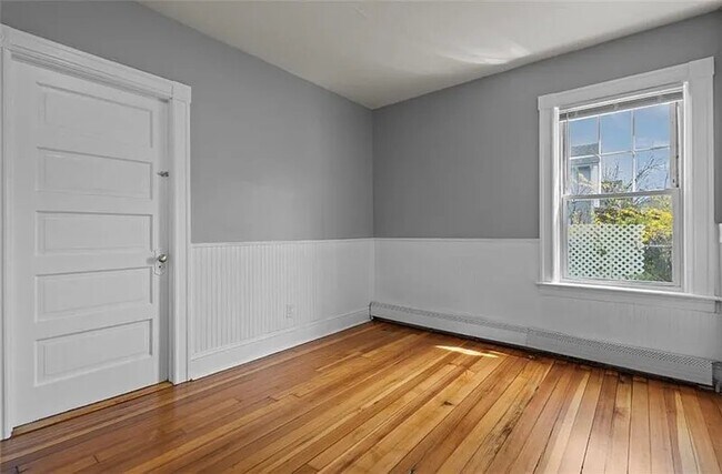 Foto del edificio - 16 Maplehurst Ave
