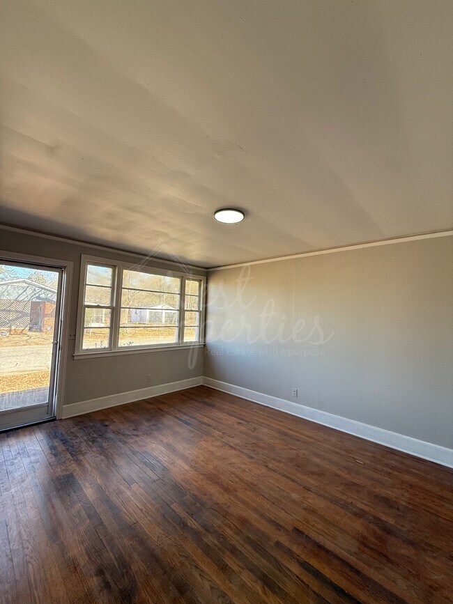 Foto del edificio - 921 Woodland Dr