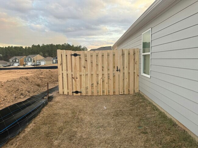 Foto del edificio - 505 Saddlewood Cv