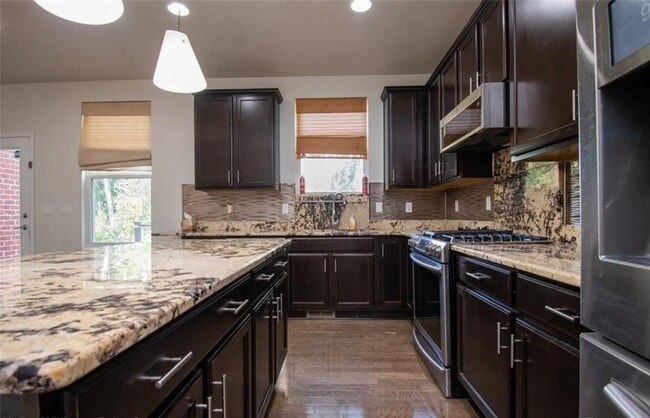 Building Photo - 5995 Branch Dr