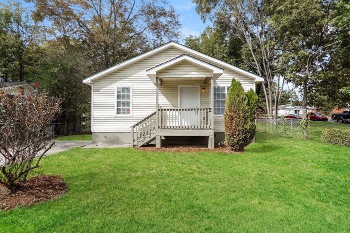 Foto principal - 2332 2nd Ave S