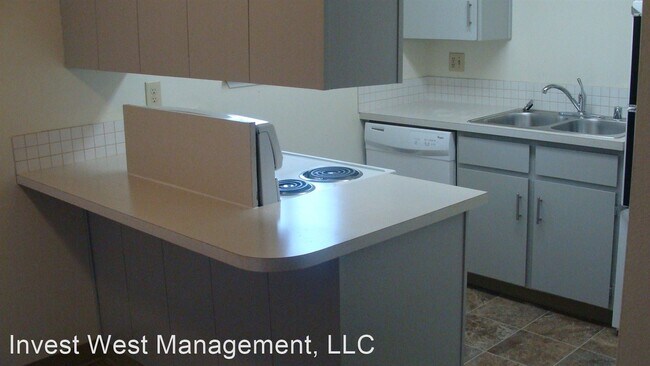 Building Photo - 14608 NE Coast Pine Ct