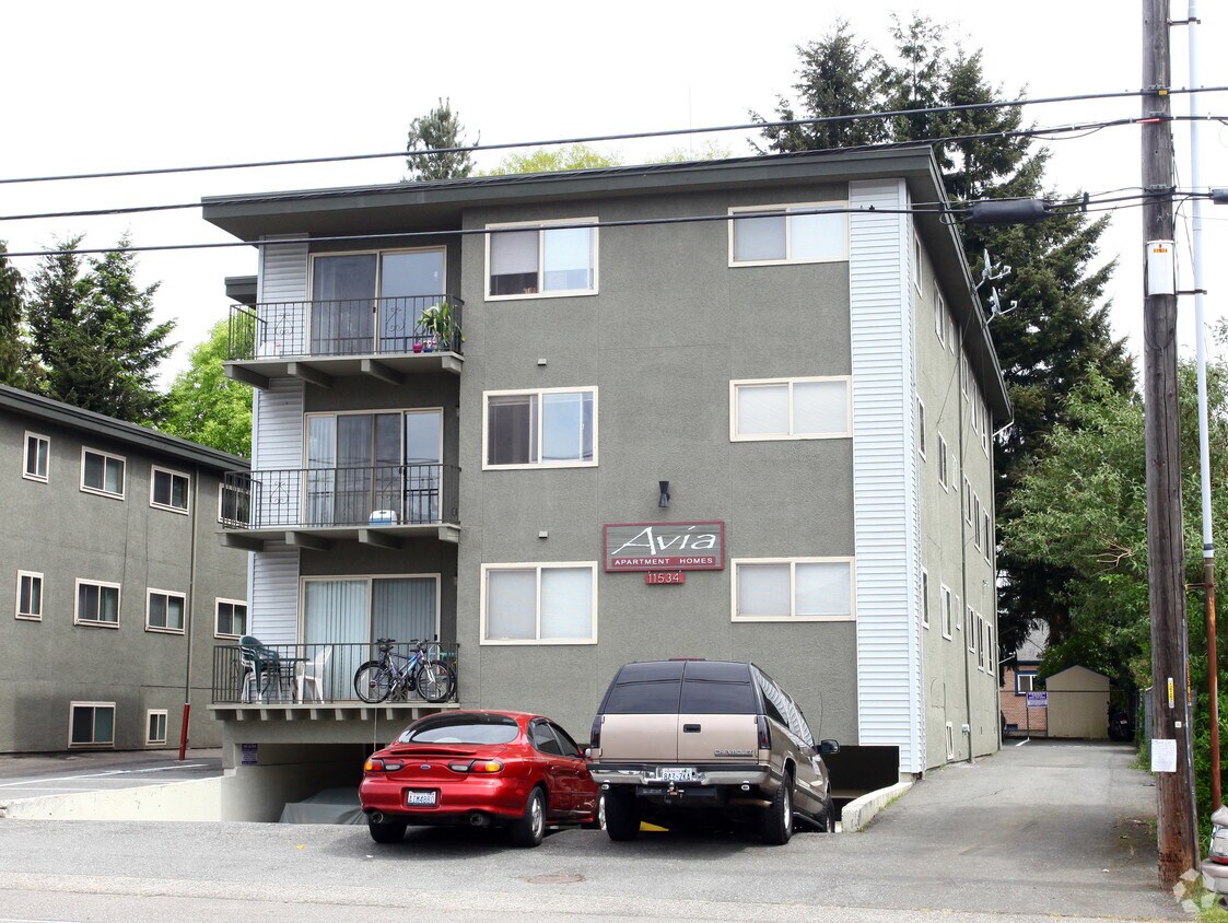 Building Photo - Rainbow Court Apartments