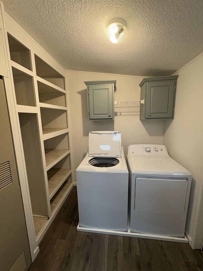 Foto del edificio - Remodeled Three Bed Two Bath