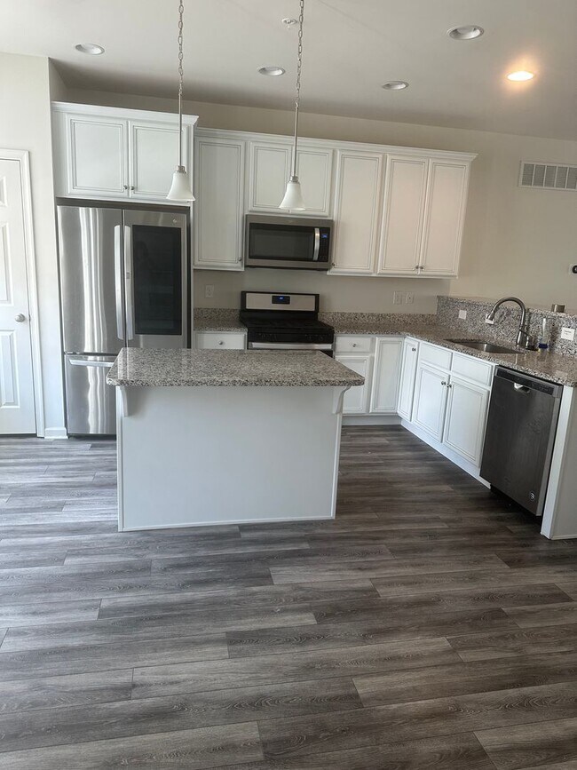 Building Photo - Darley Green - 3 Bedroom,  3.5 Bath Townhome